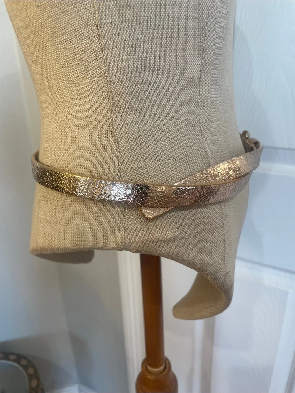 Vintage 80s thin rose gold buckle belt metallic evening disco women’s size M